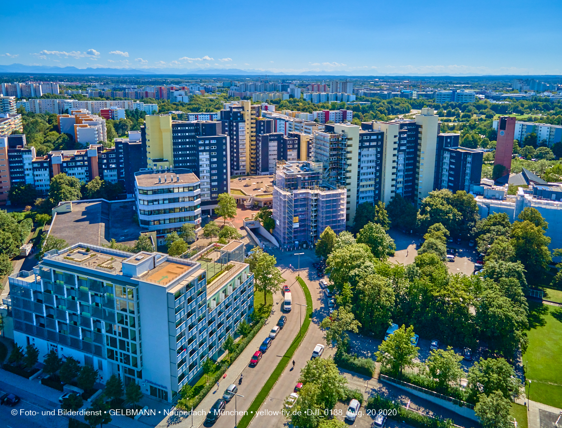 20.08.2020 - Marx-Zentrum - Wohnanlage KMR 52-62 und Studentenwohnheim in Neuperlach